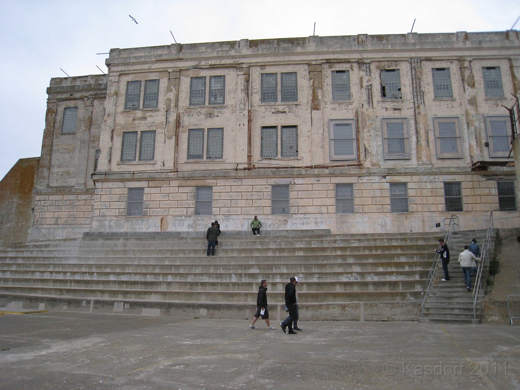 2011 Bay 2 Breakers Saturday 0645.JPG - I was able to participate in the 2011, 100th anniversary of the San Francisco Bay to Breakers 12K race. A great weekend for sight seeing and racing.